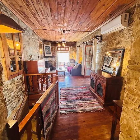Byzantino House *