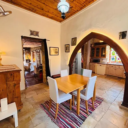 Byzantino House *